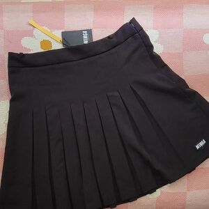 NWT Minga London Black Pleated Skirt (US12)